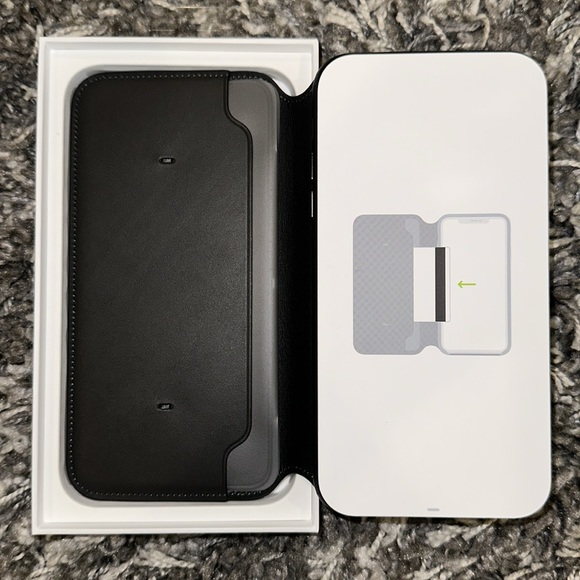 New APPLE IPhone 11 Pro Max Leather Folio Case in Black - Picture 5 of 14